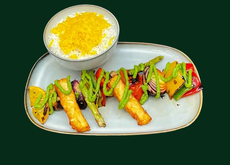 Vegetariskt grillspett med grönsaker och halloumi