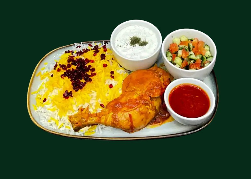 Zereshk-polo med kyckling och saffransris på Restaurang Poneh i Sollentuna