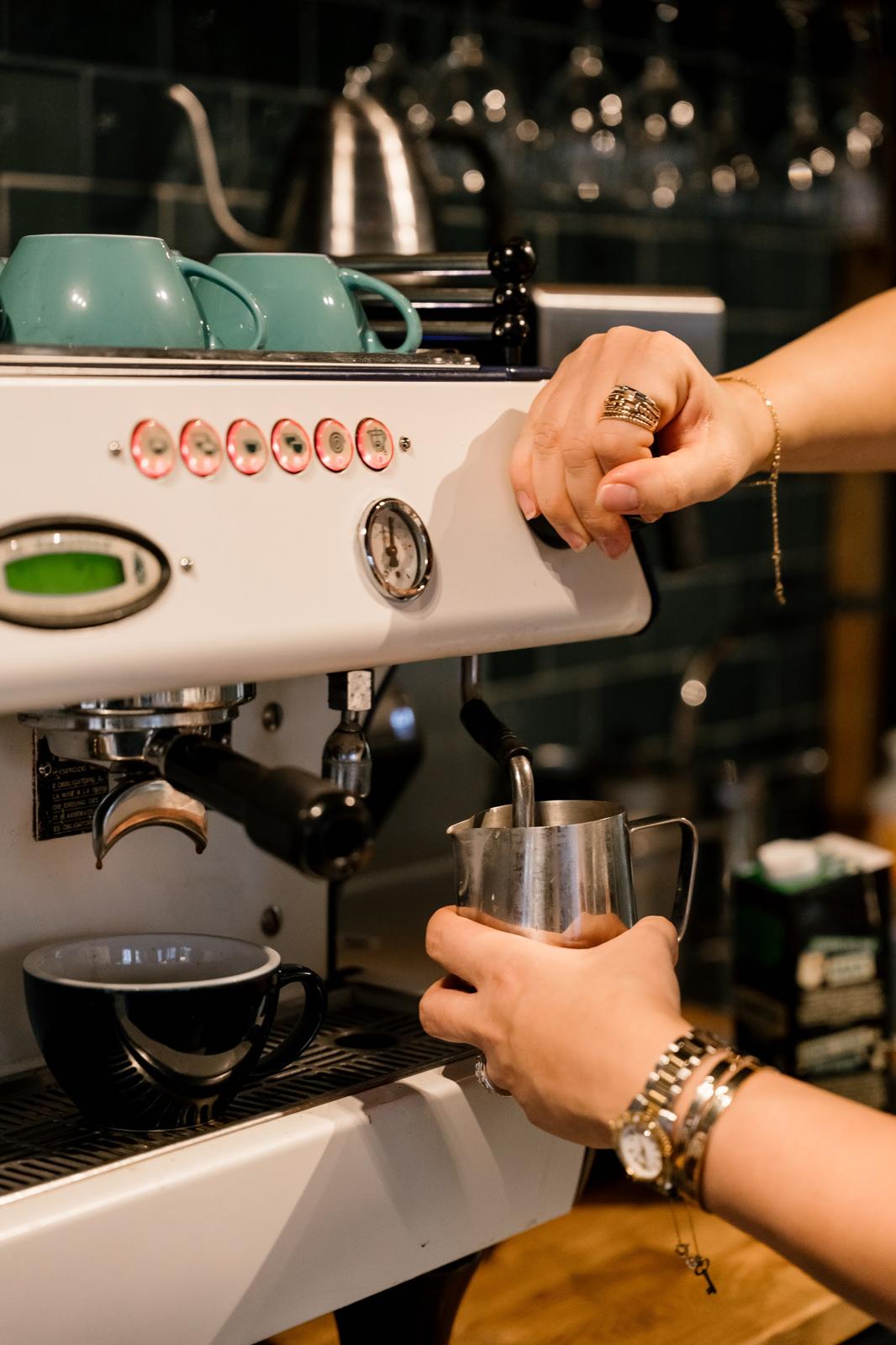 Nyrostat kaffe p&aring; Cafe Artella